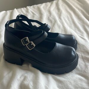 Women’s Mary jane platformed shoes